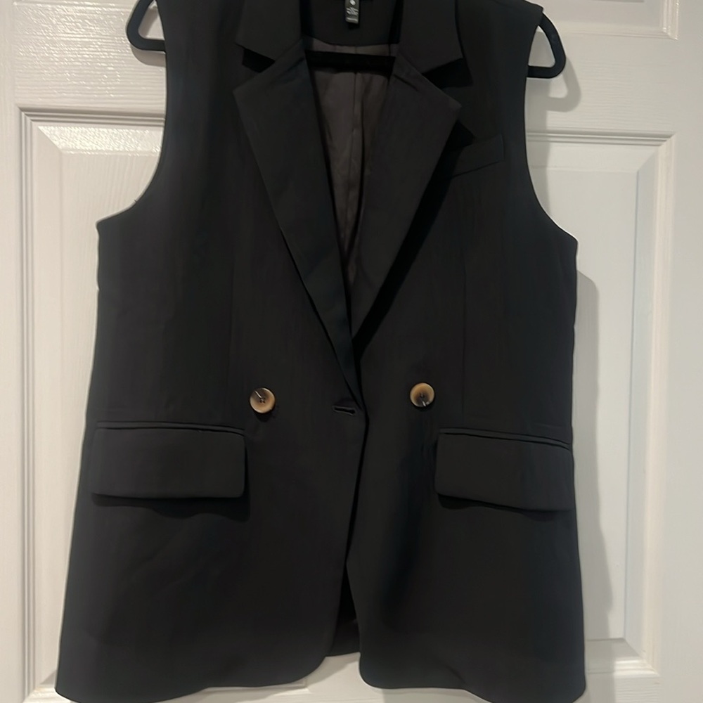 Aqua Black Buttoned Vest  NWT Sz M